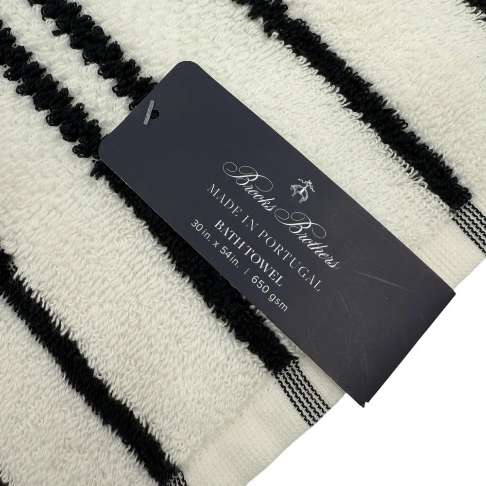 Brooks Brothers White Black striped cotton Bath towel Quality 30”x54” NWT